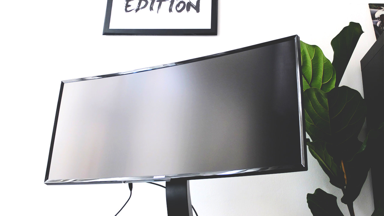 Der Samsung Ultra-wide Premium Curved Monitor S34E790C ist ein verdammt sexy Bildschirm, mit einem unglaublich unsexy Namen!