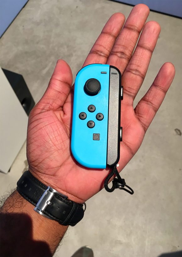Nintendo Switich Blauer Joy-Con Controller