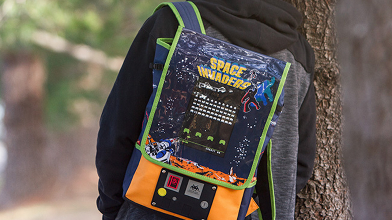 Dieser Space Invaders Rucksack hat mein Herz im Sturm erobert!